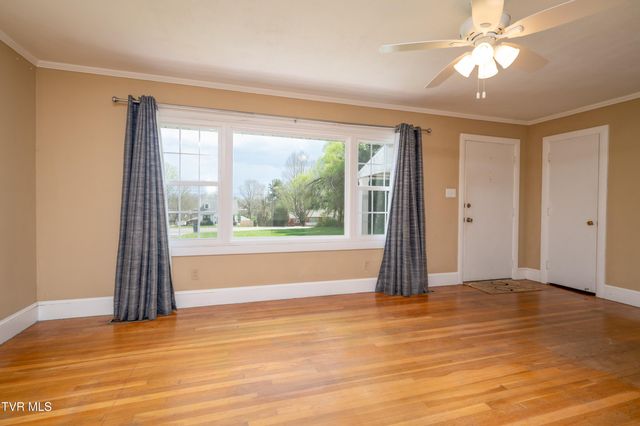 2000 Lee Highway, Bristol, VA 24201