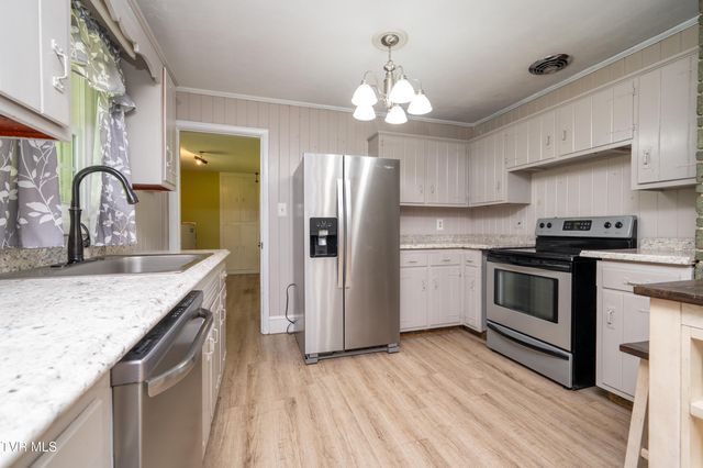 2000 Lee Highway, Bristol, VA 24201