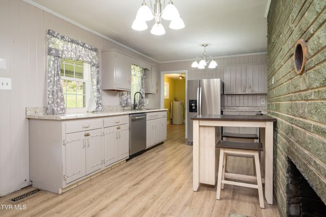 2000 Lee Highway, Bristol, VA 24201