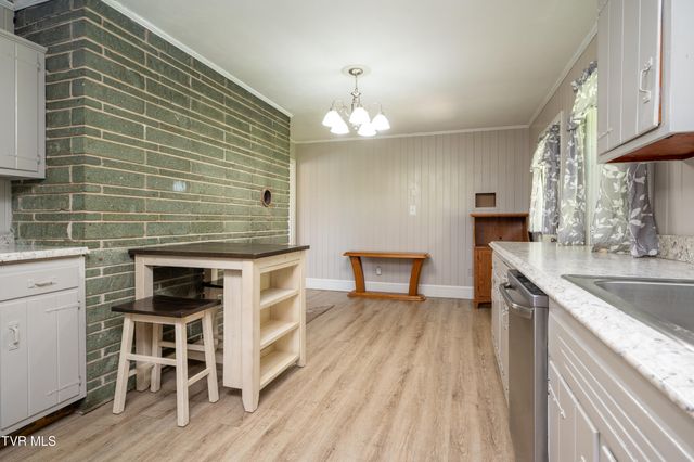 2000 Lee Highway, Bristol, VA 24201