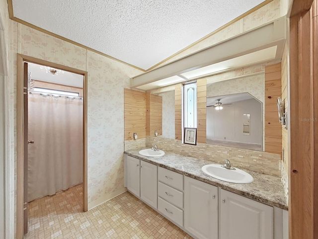 1704 QUAIL HILL DR, Lakeland, FL 33810