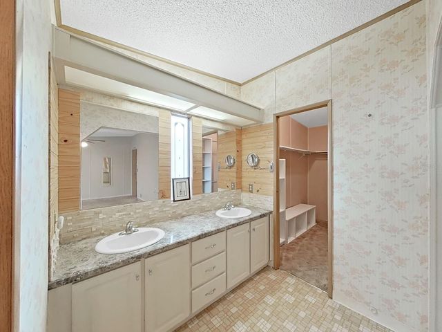 1704 QUAIL HILL DR, Lakeland, FL 33810