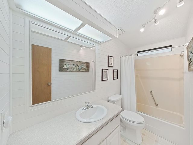 1704 QUAIL HILL DR, Lakeland, FL 33810