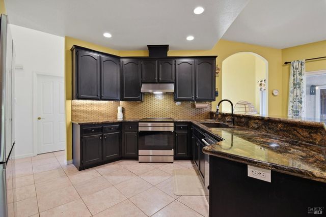 5828 Owl Hill Ave, Santa Rosa, CA 95409