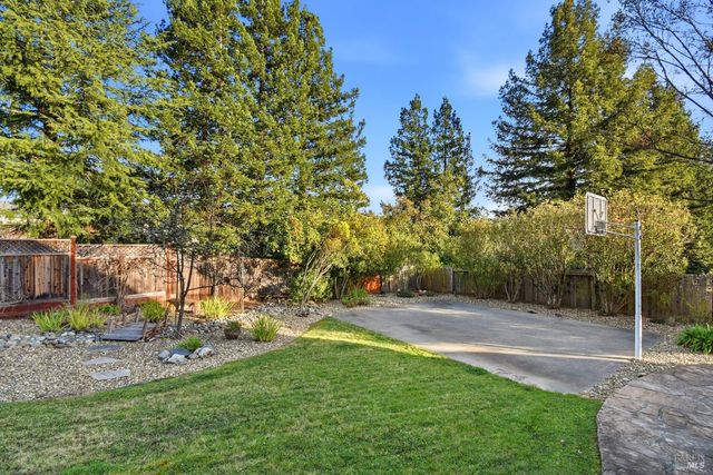 5828 Owl Hill Ave, Santa Rosa, CA 95409