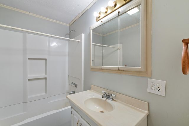 862 Epley, Hattiesburg, MS 39402
