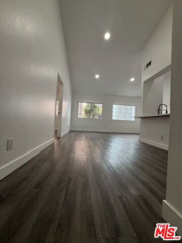 621 N Bronson Avenue 201, Los Angeles, CA 90004