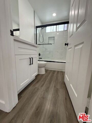 621 N Bronson Avenue 201, Los Angeles, CA 90004