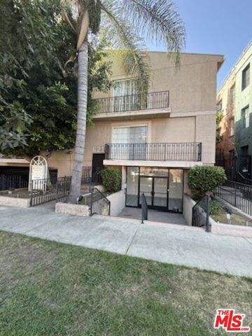 621 N Bronson Avenue 201, Los Angeles, CA 90004