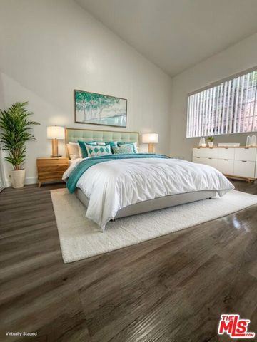 621 N Bronson Avenue 201, Los Angeles, CA 90004