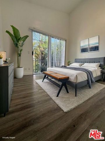 621 N Bronson Avenue 201, Los Angeles, CA 90004