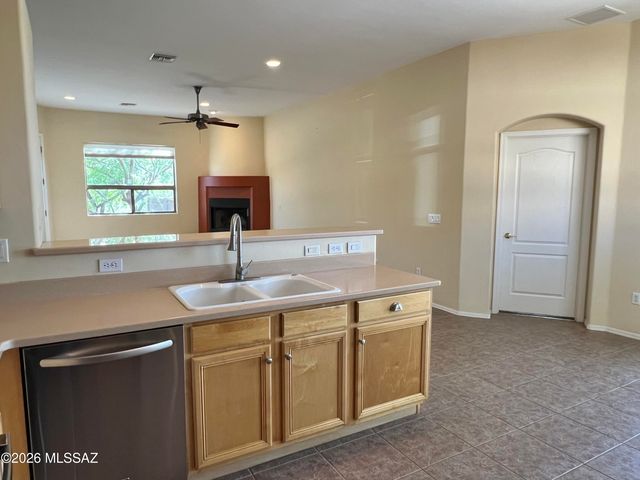 10836 S Heart Break Ridge Place, Vail, AZ 85641
