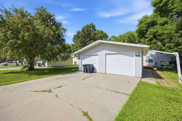 914-916 32nd Street N, Fargo, ND 58102
