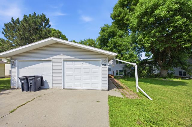 914-916 32nd Street N, Fargo, ND 58102