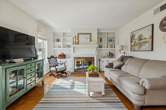 215 Cumberland Trce, Nashville, TN 37214