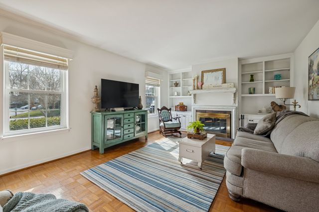 215 Cumberland Trce, Nashville, TN 37214