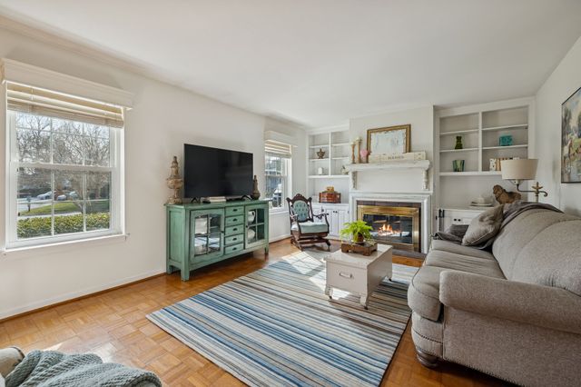 215 Cumberland Trce, Nashville, TN 37214