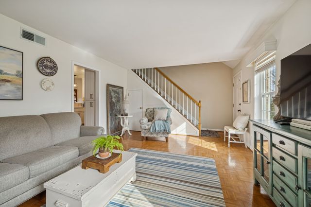 215 Cumberland Trce, Nashville, TN 37214