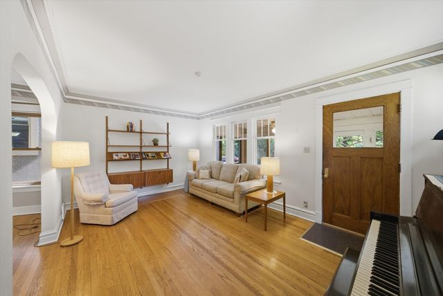 704 Clarence Avenue, Oak Park, IL 60304