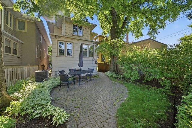 704 Clarence Avenue, Oak Park, IL 60304