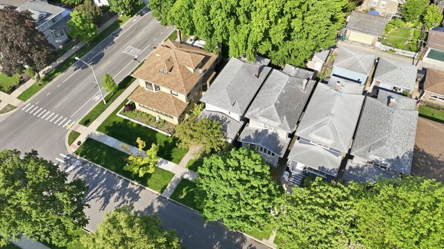 704 Clarence Avenue, Oak Park, IL 60304