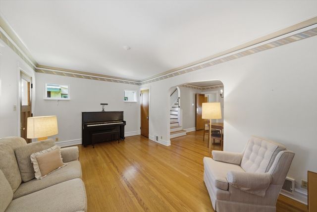 704 Clarence Avenue, Oak Park, IL 60304
