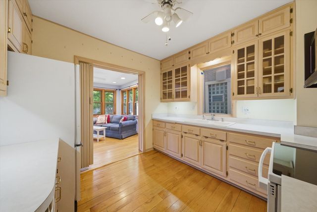 704 Clarence Avenue, Oak Park, IL 60304