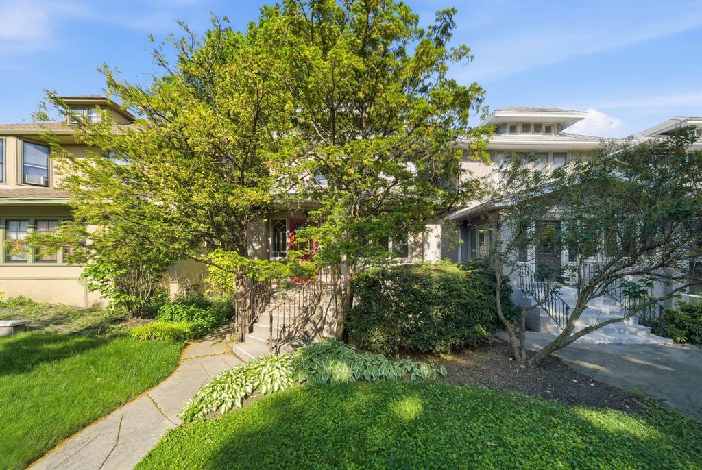704 Clarence Avenue, Oak Park, IL 60304