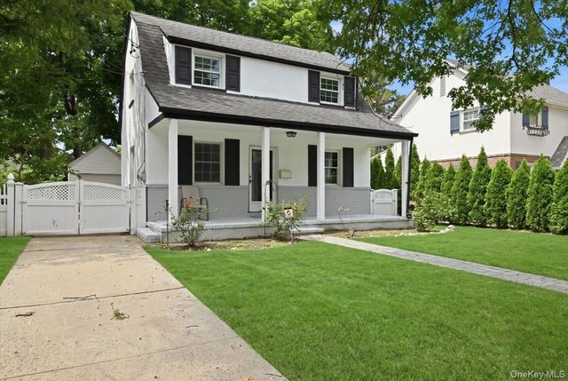 415 Leonard Boulevard, New Hyde Park, NY 11040