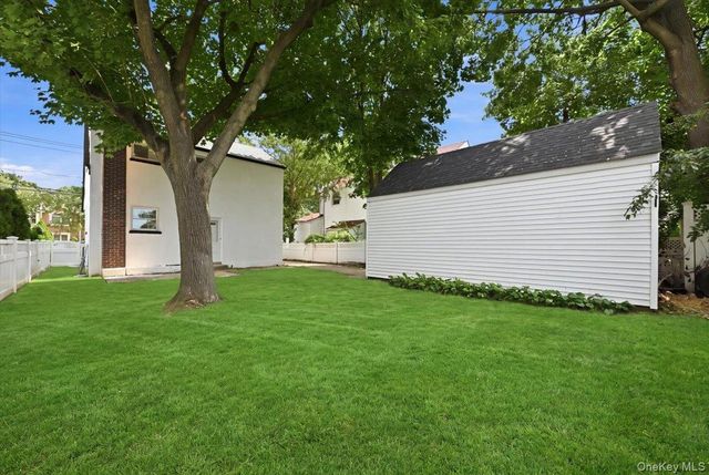 415 Leonard Boulevard, New Hyde Park, NY 11040