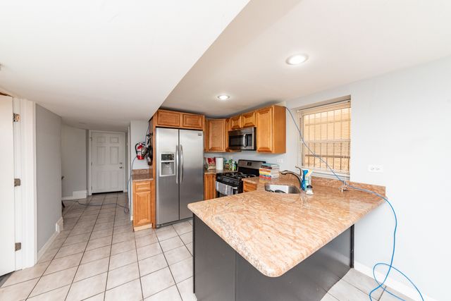 2833 N Albany Avenue G, Chicago, IL 60618
