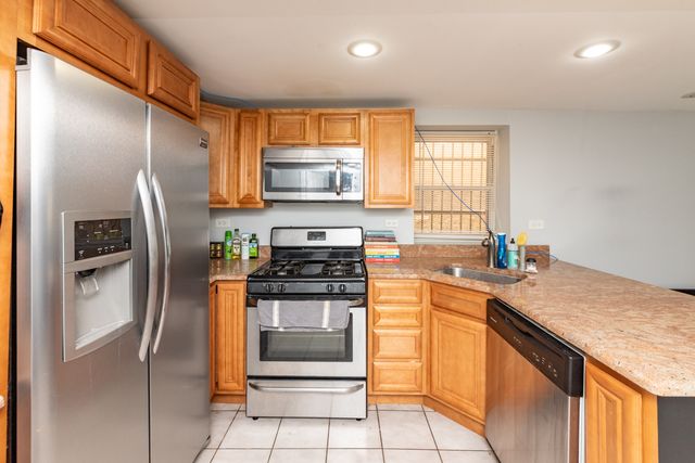 2833 N Albany Avenue G, Chicago, IL 60618