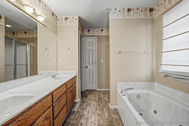 1601 E Holly Avenue, Sand Springs, OK 74063