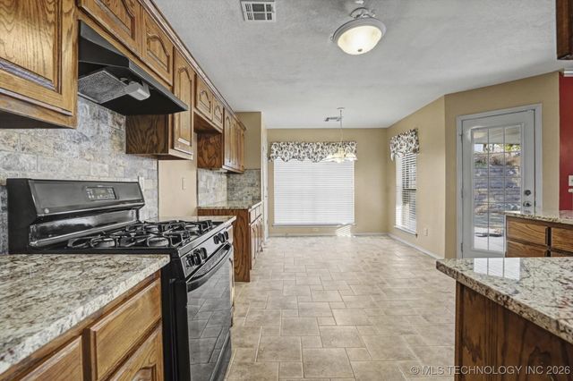 1601 E Holly Avenue, Sand Springs, OK 74063