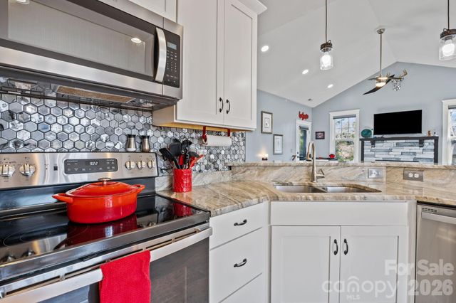 2 Wood Path Lane, Arden, NC 28704