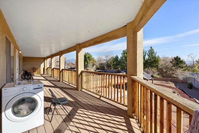 3130 Vista Grande Drive NW, Albuquerque, NM 87120