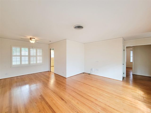 5442 Kinglet Street, Houston, TX 77096