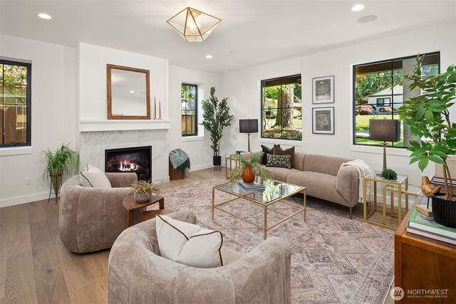 12416 NE 72nd Street, Kirkland, WA 98033
