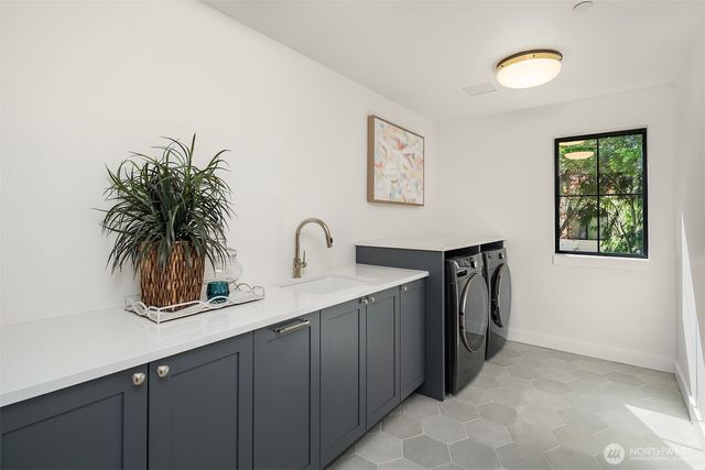 12416 NE 72nd Street, Kirkland, WA 98033