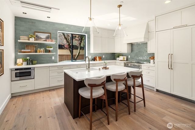 12416 NE 72nd Street, Kirkland, WA 98033