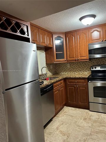 11750 SW 18th St 421-1, Miami, FL 33175