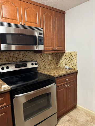 11750 SW 18th St 421-1, Miami, FL 33175