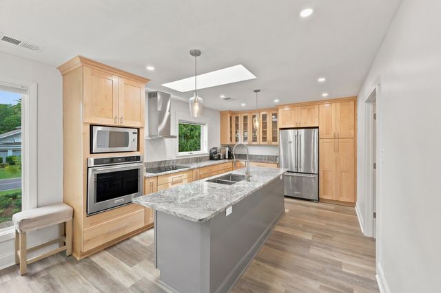 366 Lakeshore Dr., Pawleys Island, SC 29585