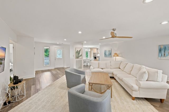 366 Lakeshore Dr., Pawleys Island, SC 29585