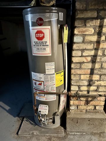 828 W Larch Avenue, Muskegon, MI 49441