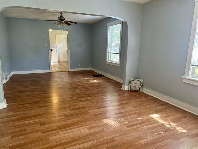 828 W Larch Avenue, Muskegon, MI 49441
