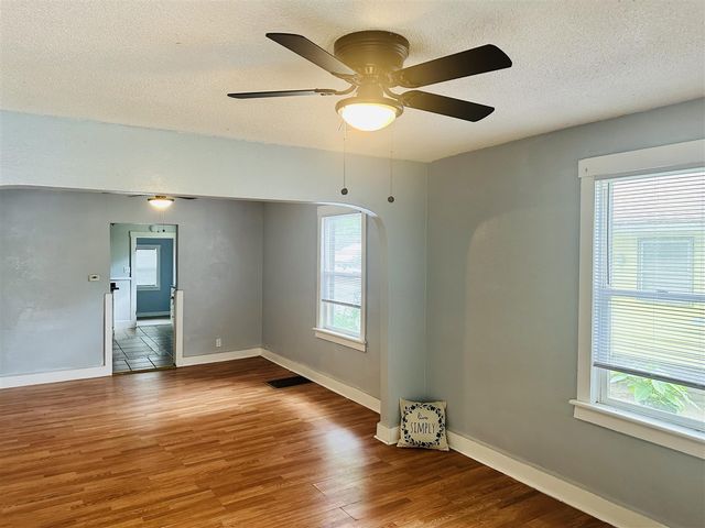 828 W Larch Avenue, Muskegon, MI 49441