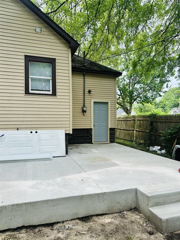 828 W Larch Avenue, Muskegon, MI 49441