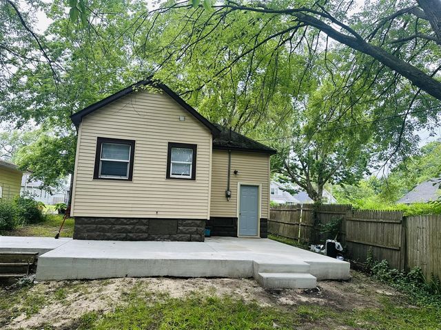 828 W Larch Avenue, Muskegon, MI 49441