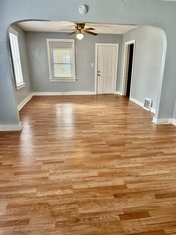 828 W Larch Avenue, Muskegon, MI 49441